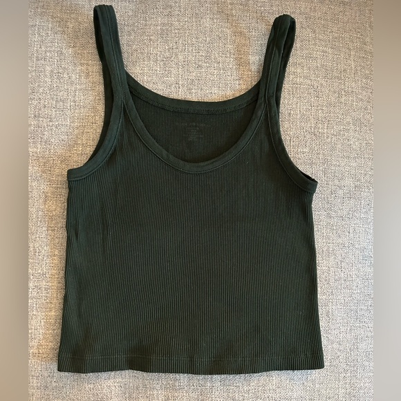 Brandy Melville Ribbed Cropped Tank Top - Dark Green (one size) - Picture 1 of 3